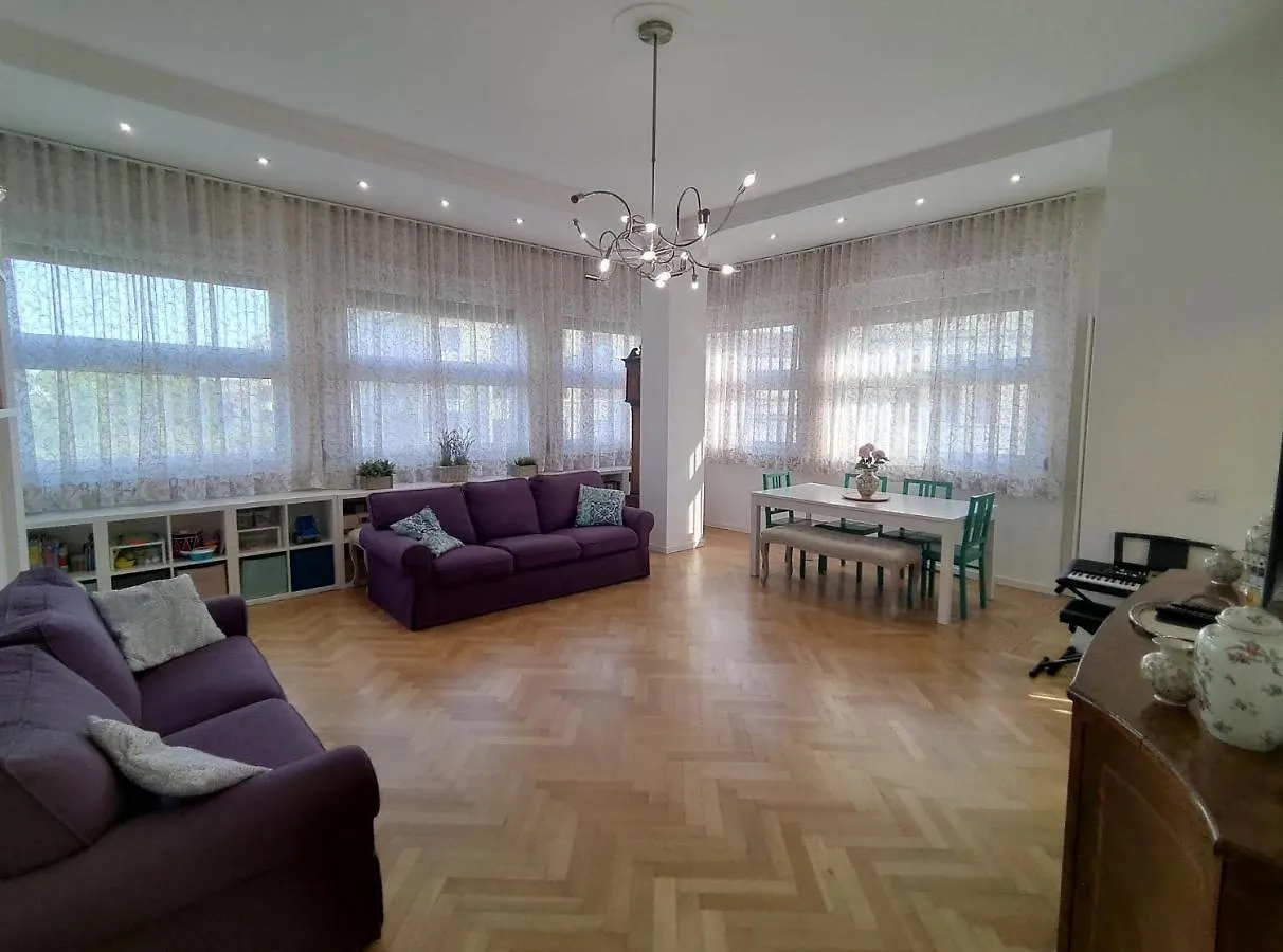 Spacious Apartment In The Heart Of The City location