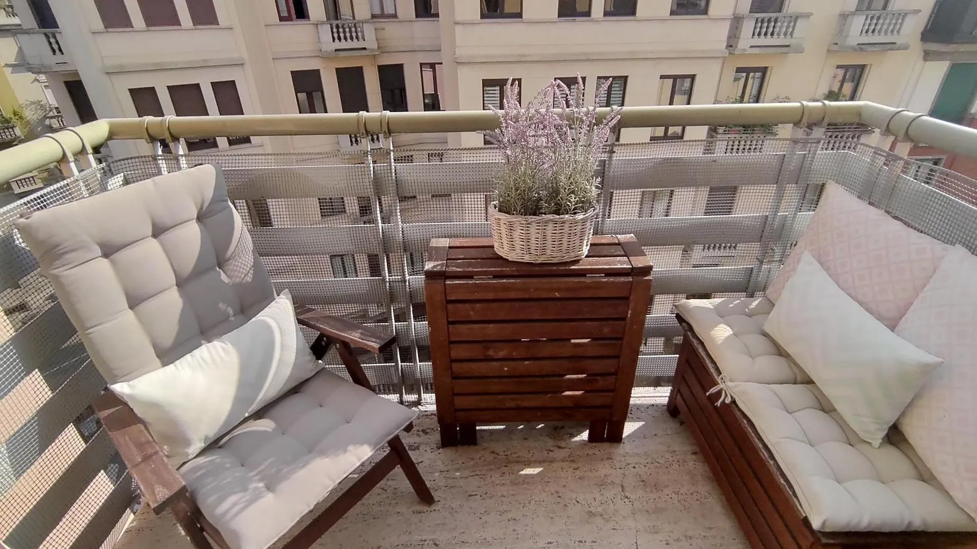 Spacious Apartment In The Heart Of The City Milan Italy